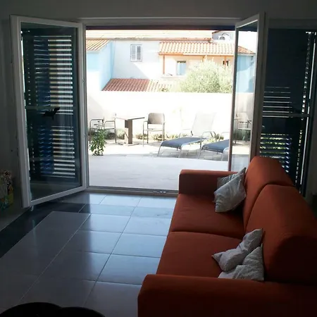 Lava - Posh With Pool Villa Pirovac
