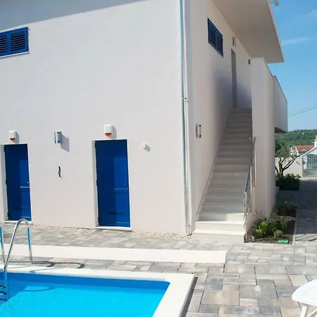 Lava - Posh With Pool Villa *