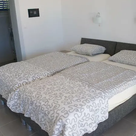Lava - Posh With Pool Villa Pirovac